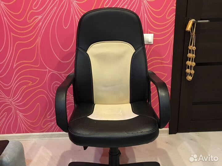 Офисное кресло
