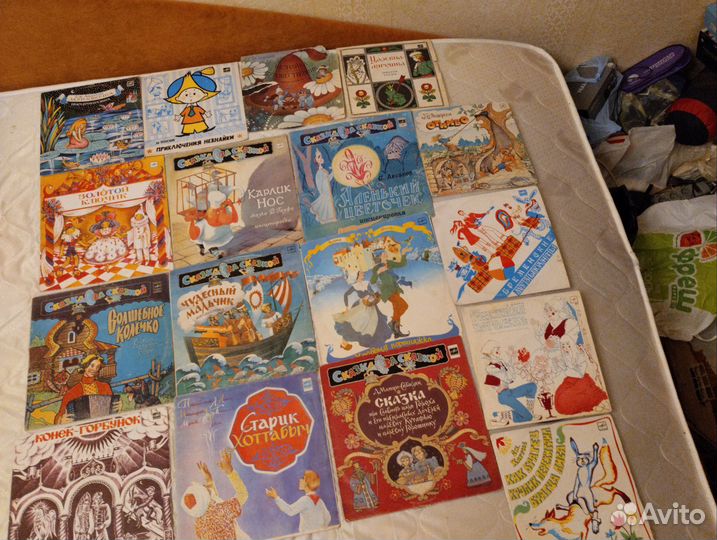 Виниловые пластинки разные с детскими сказками