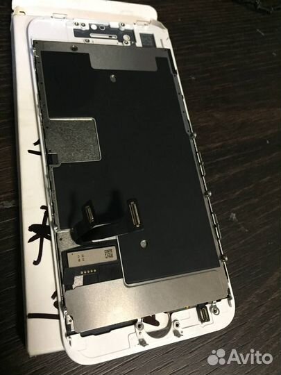 Экран на iPhone 8 новый