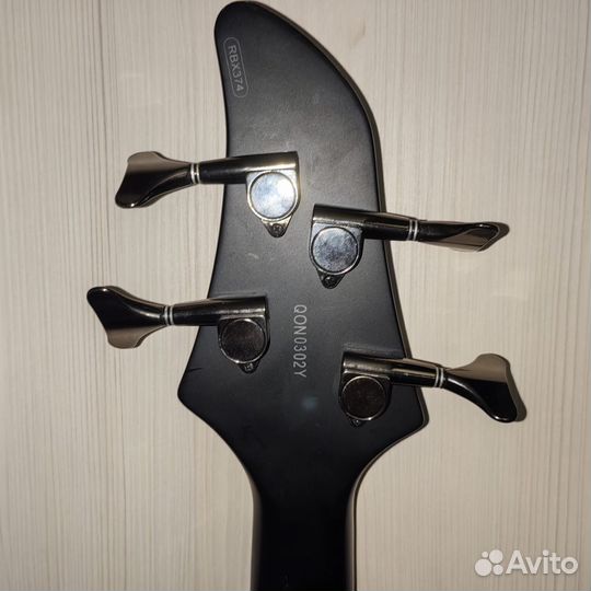 Бас гитара Yamaha RBX-374 4 струны активная