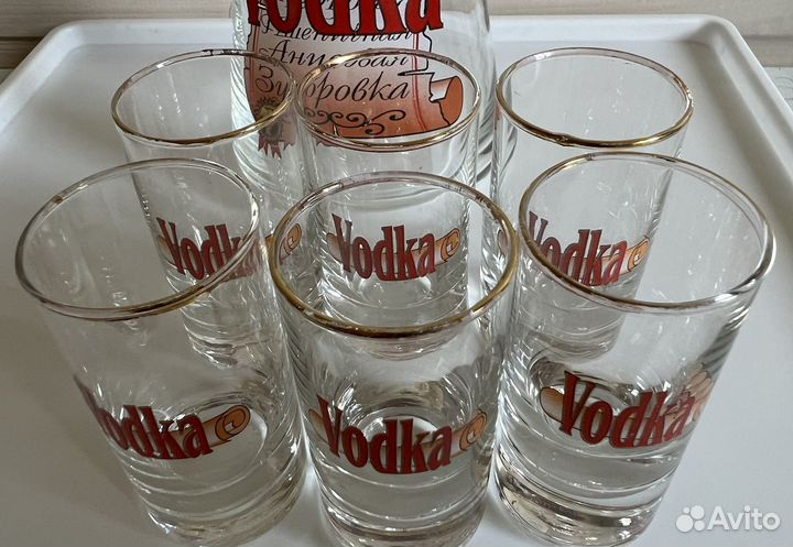 Графин с рюмками vodka (СССР)