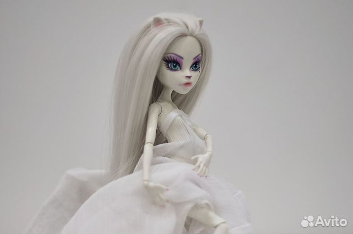 Кукла Монстер Хай Кэтрин Дэ Мяу