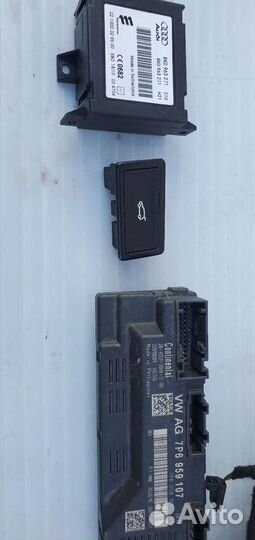 Доводчик крышки багажника комплект VW Touareg NF 2