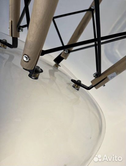 Стул прозрачный из пластика