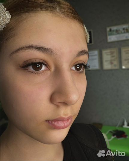 Модель на наращивание ресниц