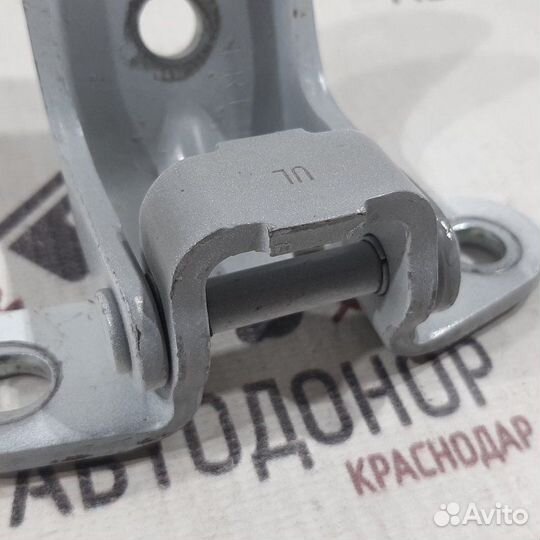 Петля двери верхняя передняя левая Hyundai Solaris