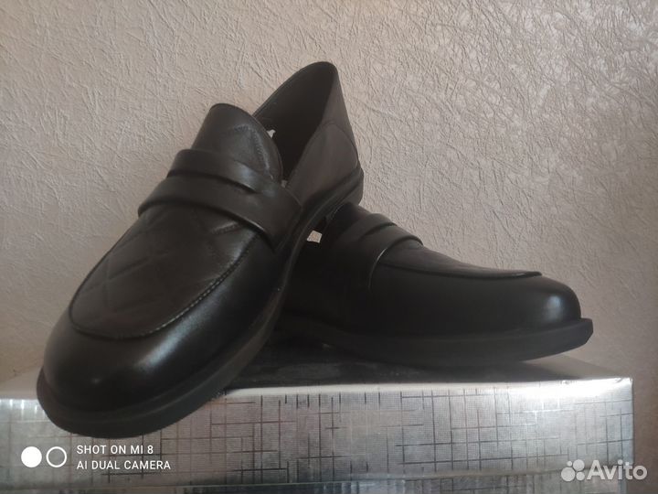 Лоферы женские 39на 38 размер