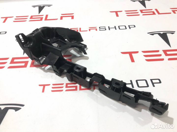 Кронштейн накладки, стойки В Tesla Model X рест