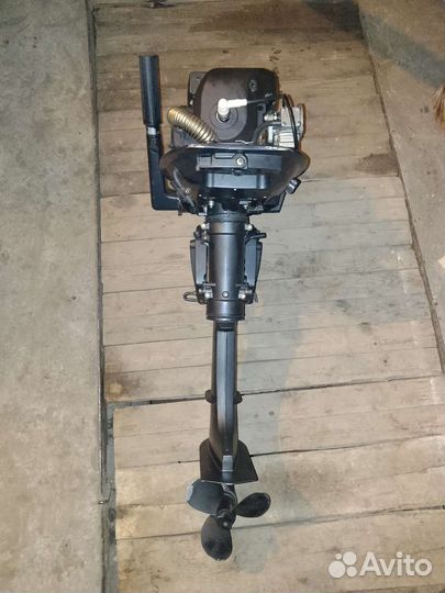 Лодочный двигатель