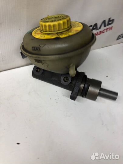 Главный тормозной цилиндр Audi 80 B3 седан 1989