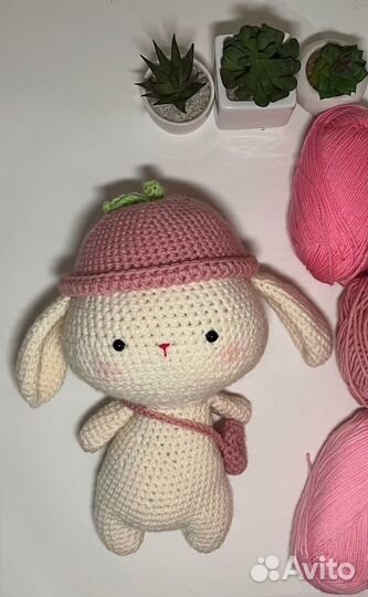 Вязаная игрушка зая