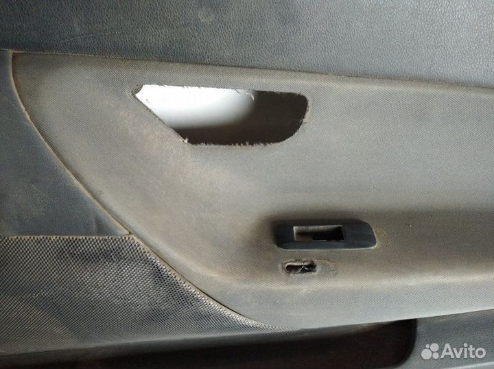 Обшивка двери передняя правая Nissan Primera P12