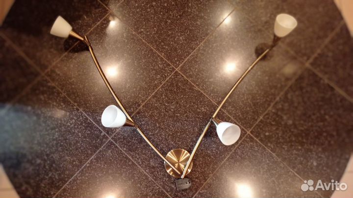 Светильники Massive Спот золотого цвета на потолок