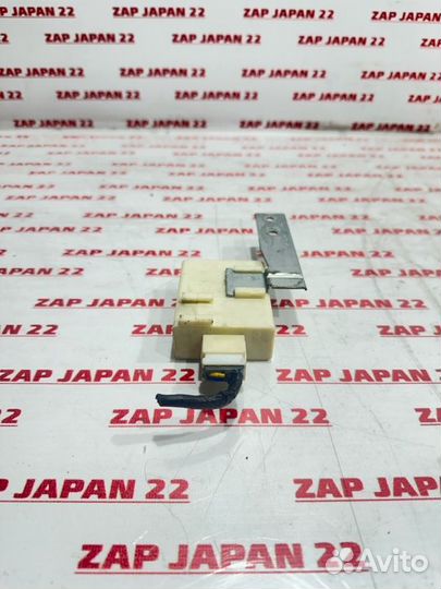 Блок реле Mitsubishi L200 K74T 4D56 2002