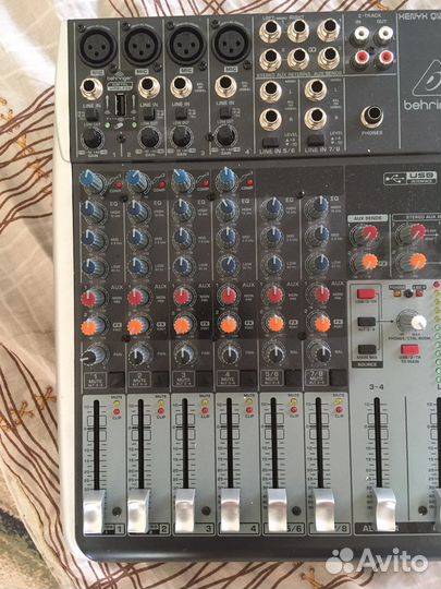 Микшерный пульт behringer Q1204usb