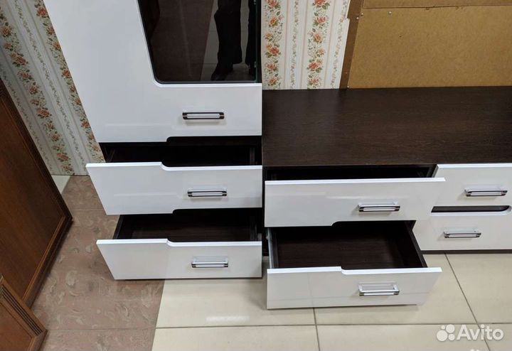 Стенка Града со шкафом