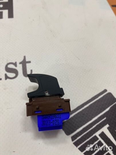 Кнопка открывания багажника Vw Passat CC 3.6 2008