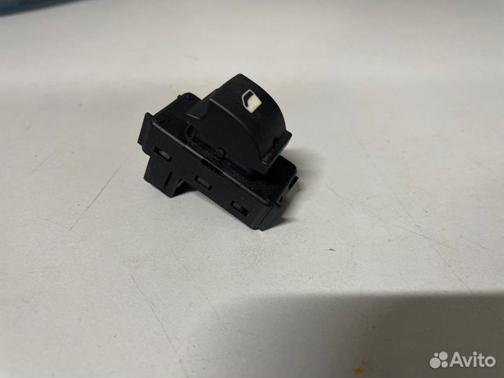 Блок управления стеклоподъемником Peugeot 3008