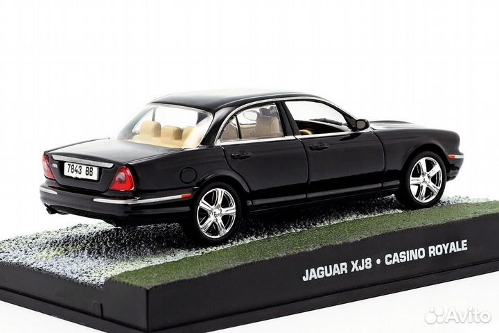 1/43 Jaguar XJ8 2007 & Daimler Super Eight - 2009