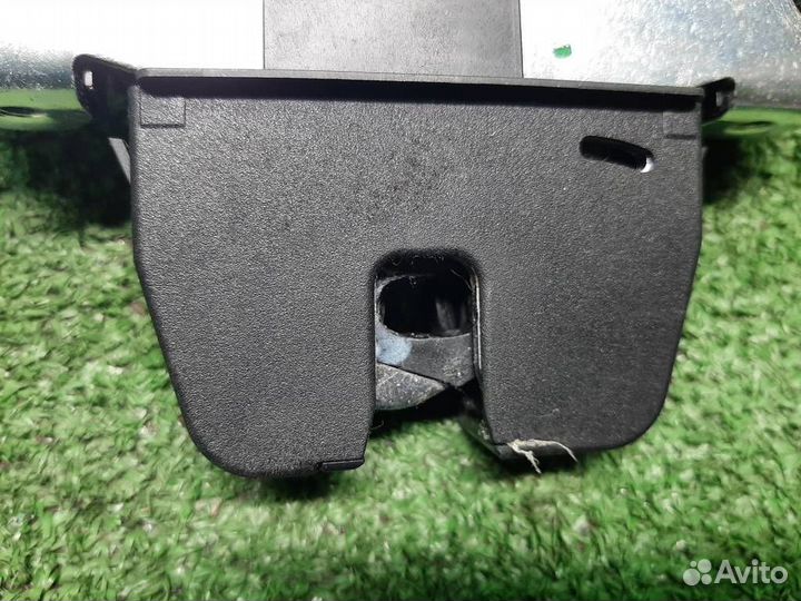 Замок крышки багажника Peugeot 3008 2010