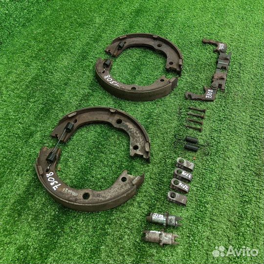 Комплект монтажный тормозных колодок задний