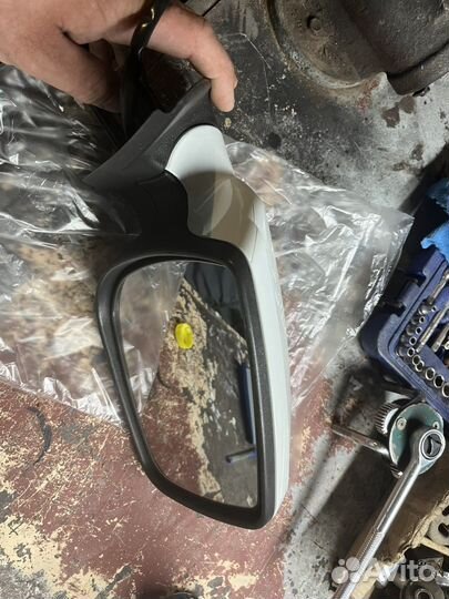 Зеркало заднего вида