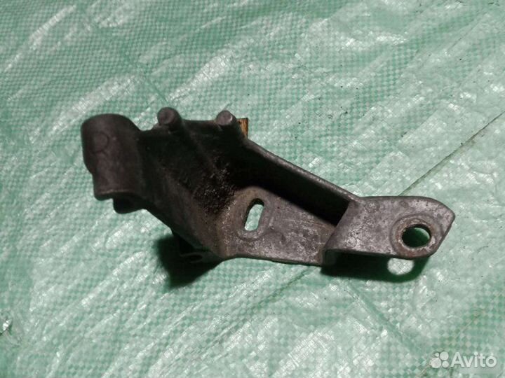 Кронштейн гидроусилителя Volkswagen Passat B3