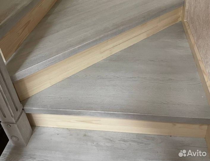 Ступень из дуба с покраской