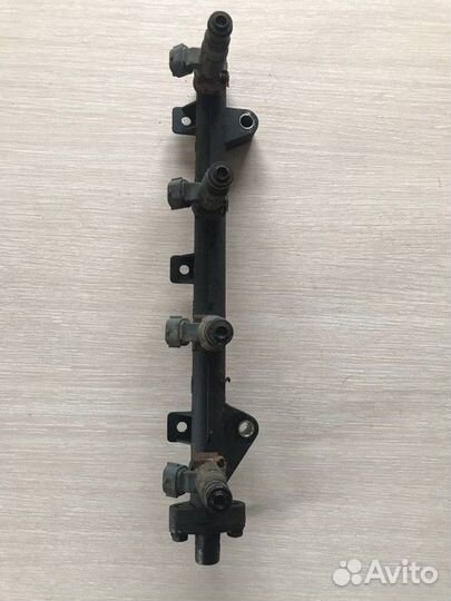 Рейка топливная (рампа) Kia Spectra