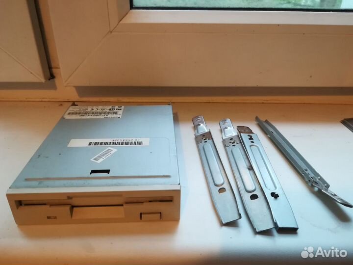 HDD Hitachi 80 Gb подключение SATA