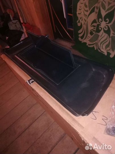 Пластмассовая обшивка на крышку багажника