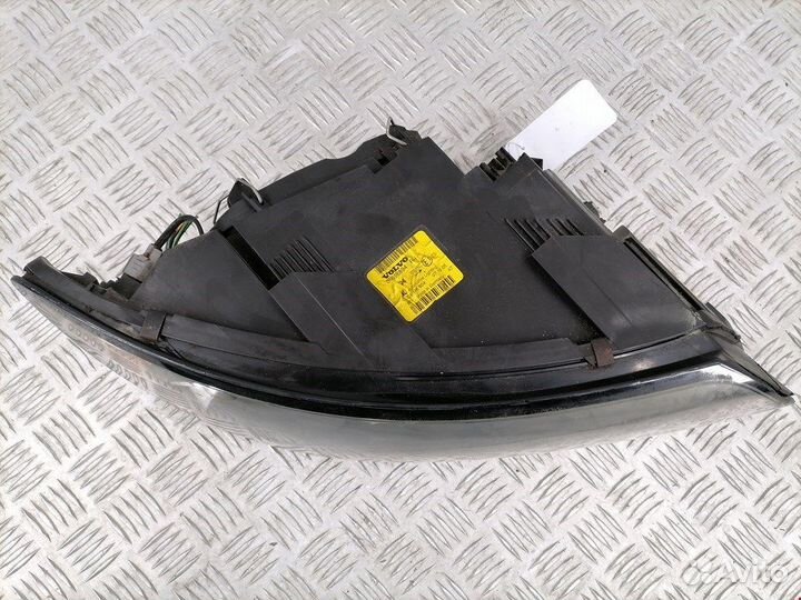 Фара передняя для Volvo V50 1 31335228