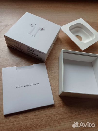 Кейс от airpods 2, левый и правый наушники