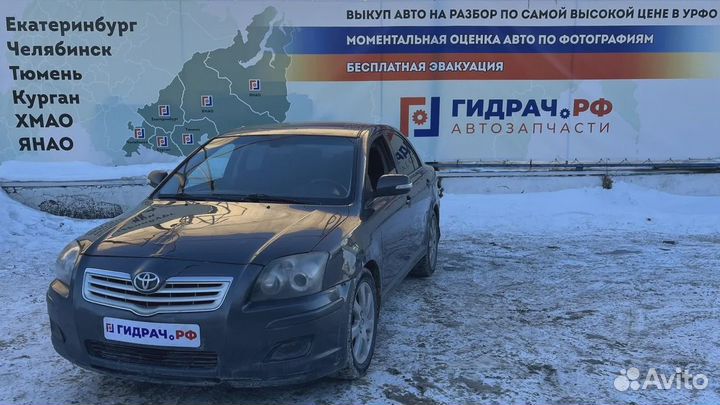 Кронштейн передней балки левый Toyota Avensis (T250) 52258-05020