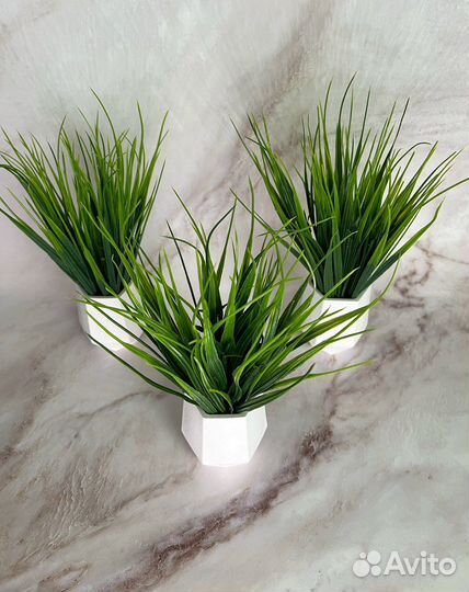 Искусственная зелень в кашпо