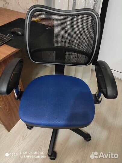 Офисное кресло