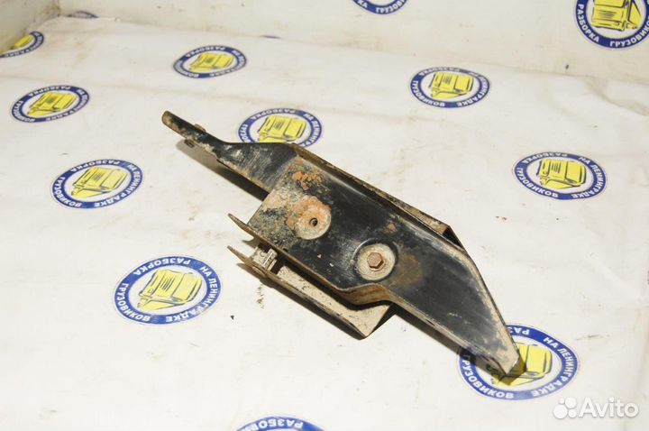 Кронштейн подножки верхней правый 9416604631 merce