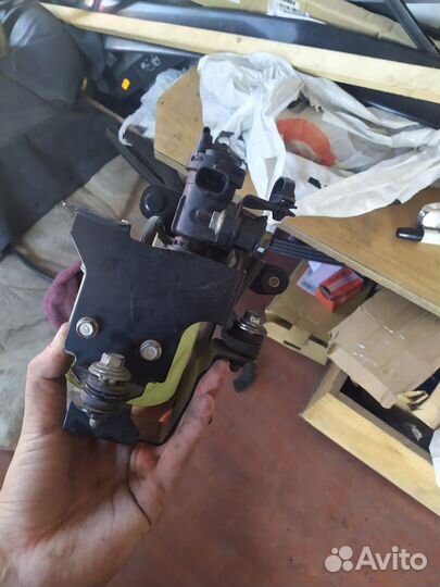 Клапан управления давлением наддува c бачком