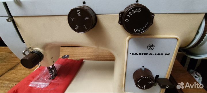 Швейная машина Чайка 142м