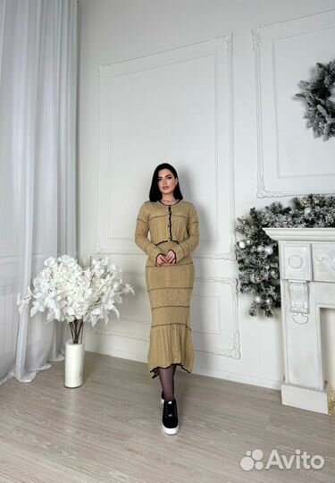 Костюм с юбкой женский