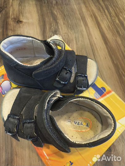 Сандалии totta