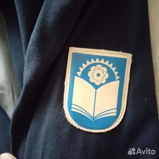 Школьная форма СССР для мальчика; жилетка девочке