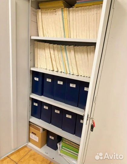 Шкаф металлический офисный с полками