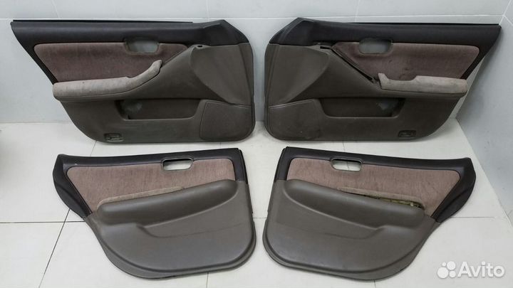 Обшивка карта двери комплект Nissan Laurel 6 C35