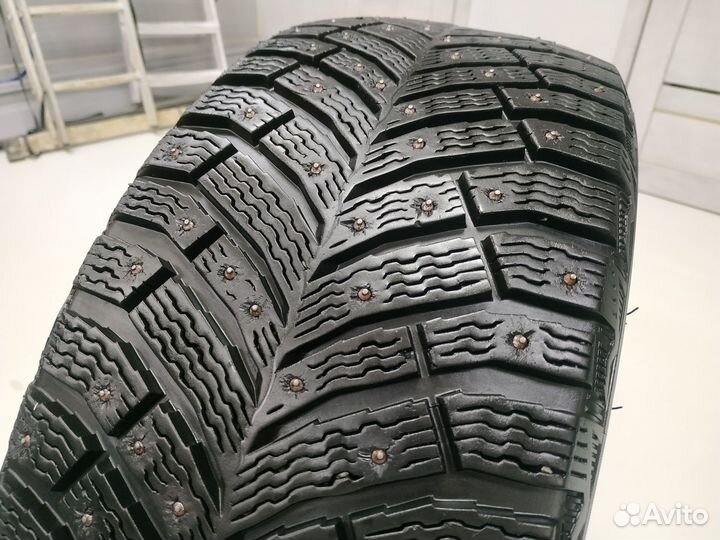 Michelin X-Ice North 4 235/45 R18 98T
