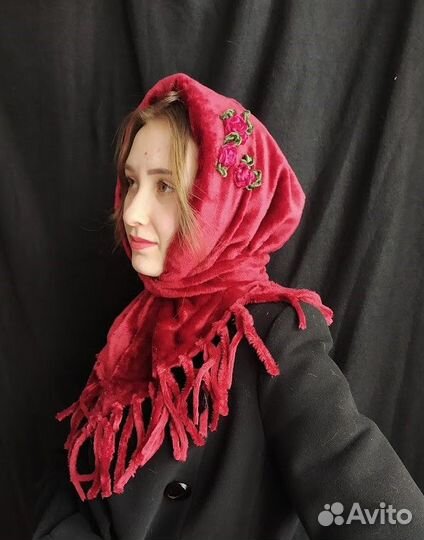 Платок из плюша на холодную погоду