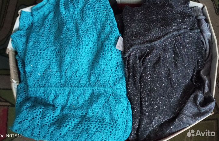 Большая коробка женских вещей