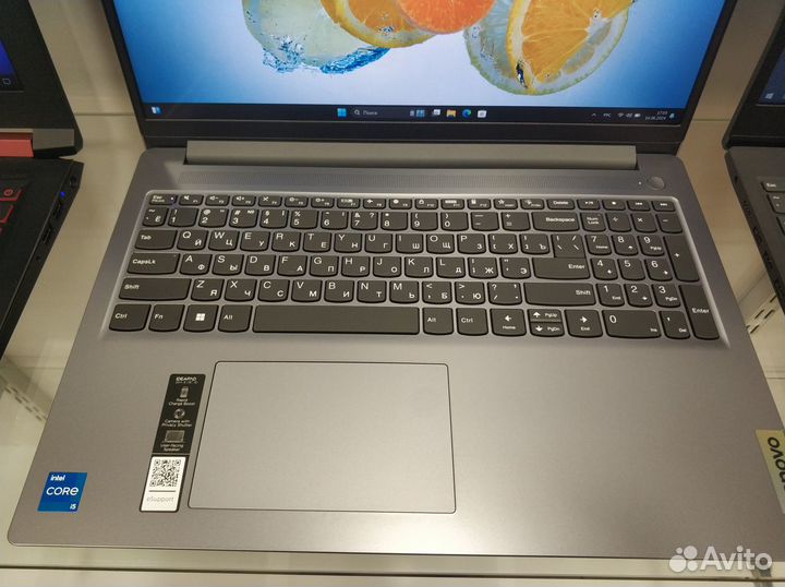 Lenovo 16