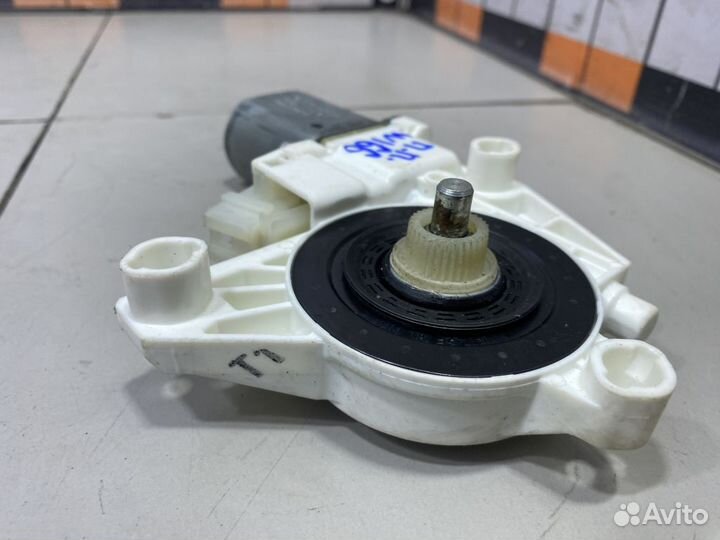 Моторчик переднего правого стеклоподъемника