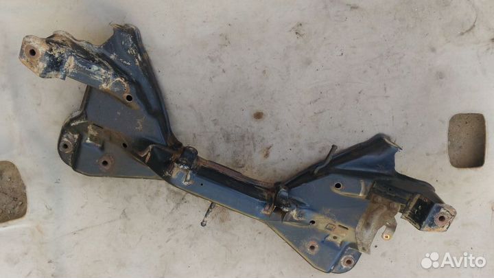 Балка подмоторная для Mitsubishi Carisma (DA)